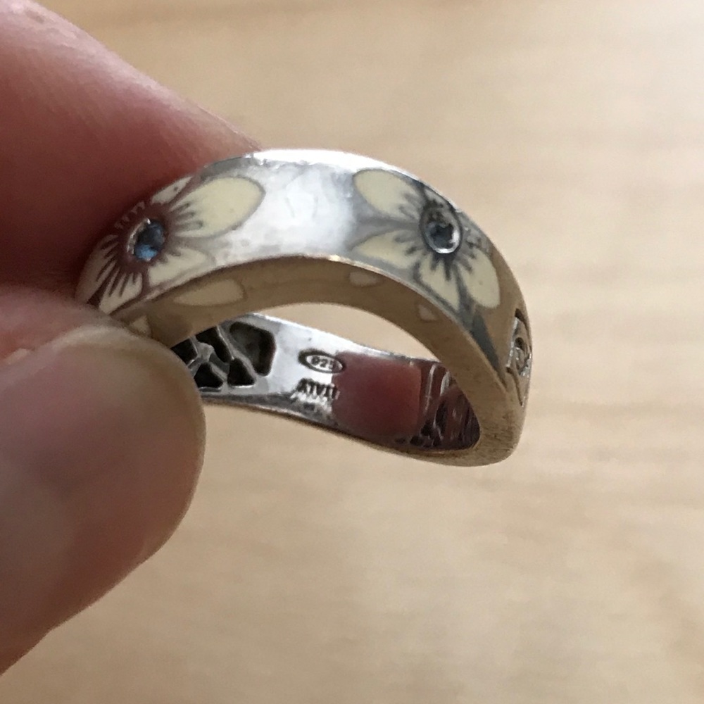 Uniquely Shaped Ring - image 3